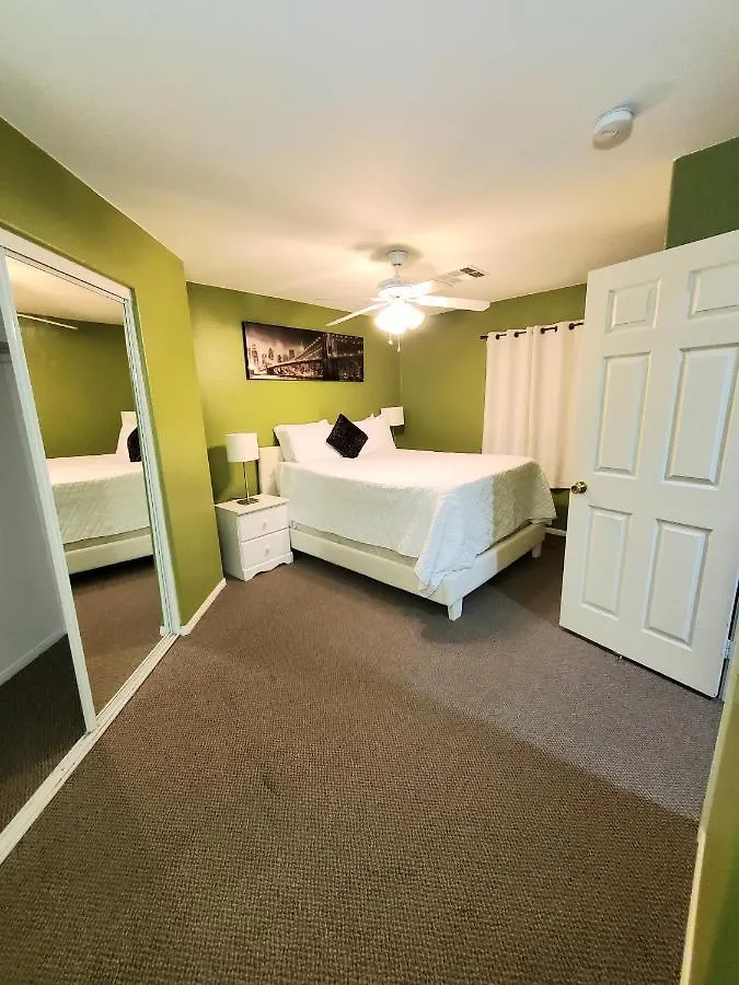 Sleeps 16, Jacuzzi, Entire Home Las Vegas